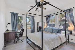 Luxury Stay Near Downtown Bakersfield - 0