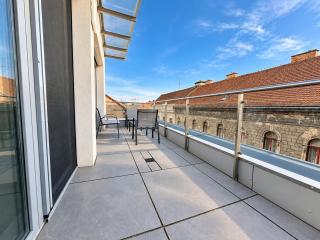 Central Apartment Budapest ~ Roof Terrace/AC/Indoor parking - 1