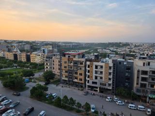 Cozy Sukoon 1BHK in Bahria Town Phase 7, Dedicated Workplace & Netflix - 3