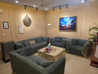 Cozy Sukoon 1BHK in Bahria Town Phase 7, Dedicated Workplace & Netflix - 4