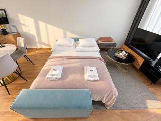 Central Apartment Budapest ~ Roof Terrace/AC/Indoor parking - 3