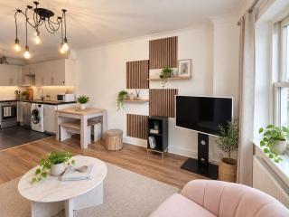 Central 2-Bed Apartment for 5 Guests - 5