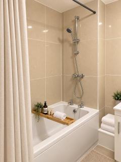 Central 2-Bed Apartment for 5 Guests - 4