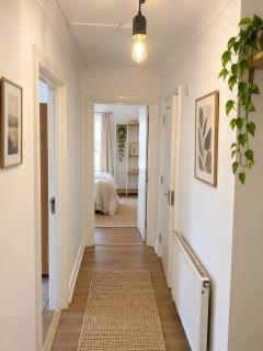 Central 2-Bed Apartment for 5 Guests - 2