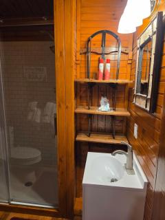 Baker Cabin at Colden Lodge - 4