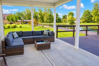 THE CHILL SPOT Lakefront Hot Tub Private Dock - 1