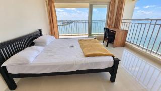 Premium Waterfront 2 BHK Flat Balcony Marine Drive - 7