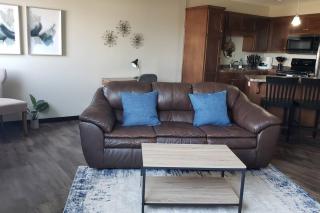 Quiet Renovated Apartment. - 9