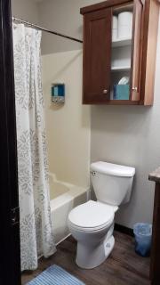 Quiet Renovated Apartment. - 3