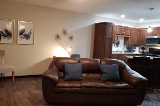 Quiet Renovated Apartment. - 1