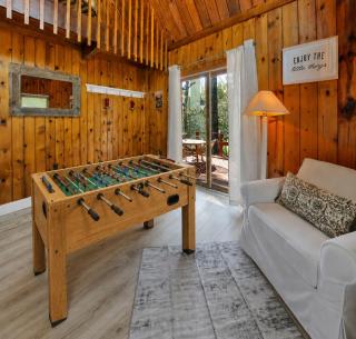 Chic 4 bedroom Poconos chalet with cozy fire pit - 8