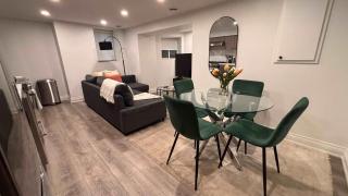 Bright Downtown 1BR Free Parking & King Bed - 0