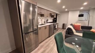 Bright Downtown 1BR Free Parking & King Bed - 5