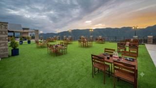 Serene Cloud Villa Luxury Mountain Retreat - 3