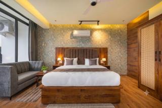 Serene Cloud Villa Luxury Mountain Retreat - 2