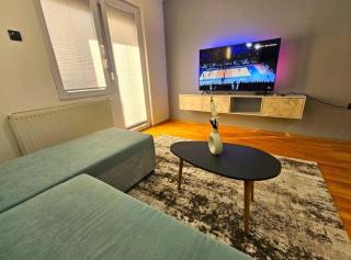 Urban Skyline Apartment - 9