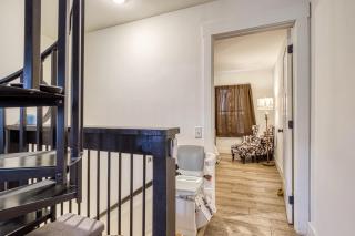Downtown Gatlinburg Prime location walk everywhere in Gatlinburg3Bed3Bath Sleeps 8 - 7
