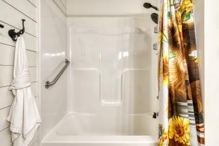 Downtown Gatlinburg Prime location walk everywhere in Gatlinburg3Bed3Bath Sleeps 8 - 5