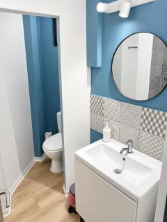 The Green Luxe Retreat Stylish Central Stay - 5