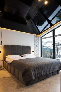 Black House - 4