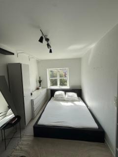 Cozy house by city center & airport - 7