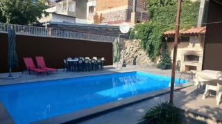 Holiday Home and pool - 0