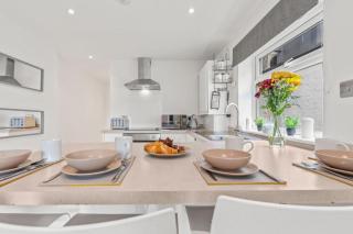 Modern Cambridge Terrace Retreat - 2