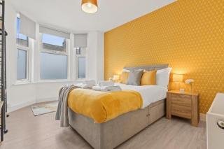 Modern Cambridge Terrace Retreat - 0
