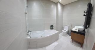 Stylish, Luxurious & Comfortable House 3 min to CFC 10 min to Beach - 9