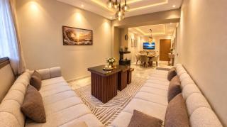 Stylish, Luxurious & Comfortable House 3 min to CFC 10 min to Beach - 3
