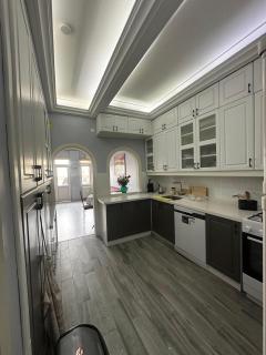 Cute Island House with Balcony within Walking Distance to the Beach - 4