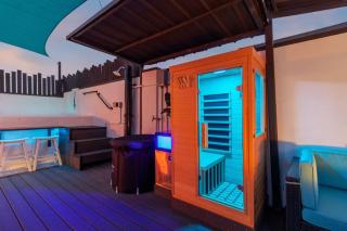 Luxury Downtown Home With SPA - 9