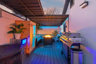 Luxury Downtown Home With SPA - 7