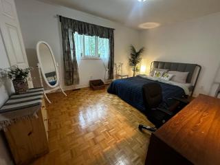 Lovely Large Room in Little Portugal Casa - 0