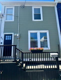 Downtown Getaway -3 Bedrooms - 3 Bathrooms - Parking - BBQ - 0