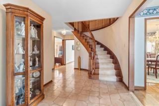 Spacious 2-Bed Room with Private Bathroom - 7