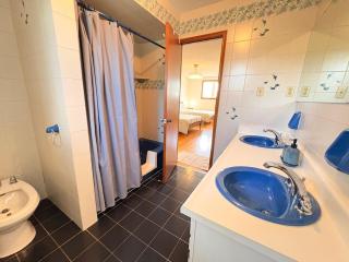 Spacious 2-Bed Room with Private Bathroom - 4