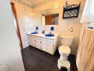 Spacious 2-Bed Room with Private Bathroom - Toronto - 2