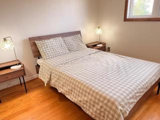 Spacious 2-Bed Room with Private Bathroom - 2