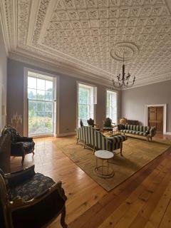 Uppercourt Manor - 9