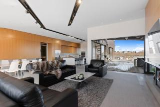 Luxury Penthouse in the City - 0