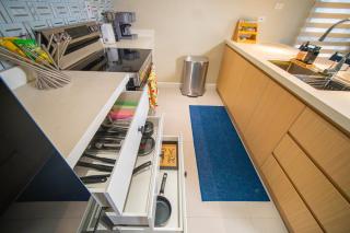 Suite Sunshine 1BR with Balcony Views Pool Gym 24hr Security - 5