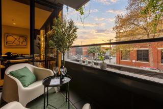 Collingwood Escape with Balcony & Secure Parking - Melbourne - 0
