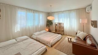 New JAJA Haenggung, SuwonㅣNext to Hwaseong Fortress ㅣ 165 sqm Large SpaceㅣCozy Korean VibeㅣComfortable & Well-keptㅣUp to 16 guestsㅣ2 Free Parkingㅣ2 Bathrooms ㅣ Loved by many guests - 2