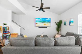 Resort Pool, 5 Bedroom, Spacious, King Beds, Near White Cap Beach, Patio, Grill - Corpus Christi - 4