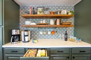 Upscale Phoenix Abode: Walk to South Mountain Park - 5