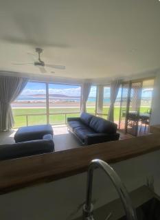Pelican Shore Oceanfront Villa 6 - 9