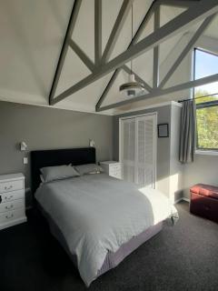 Character Home - Mountain Views & Private Backyard - 7