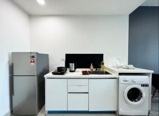 Mews Modern Suites Trefoil With Netflix WIFI - 4