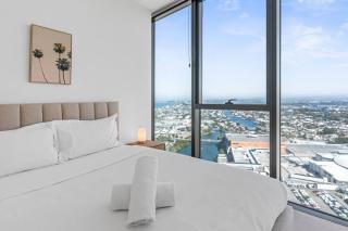 Luxury 2BR Broadbeach Island Escape - 8